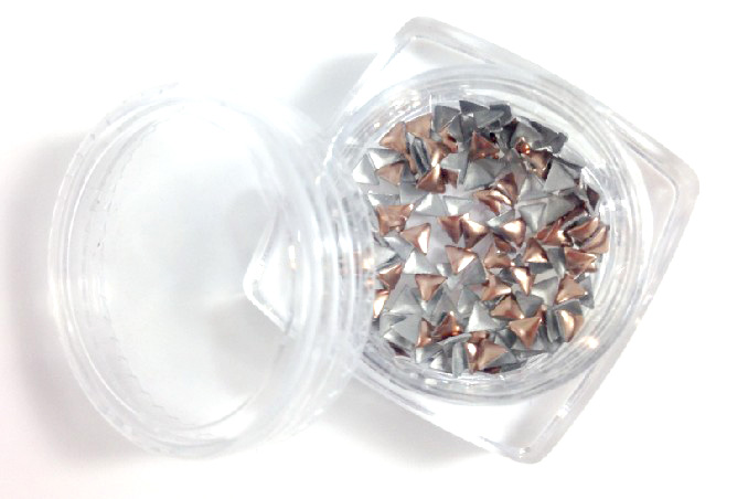 Háromszög alakú szegecs 50db 3-30-48