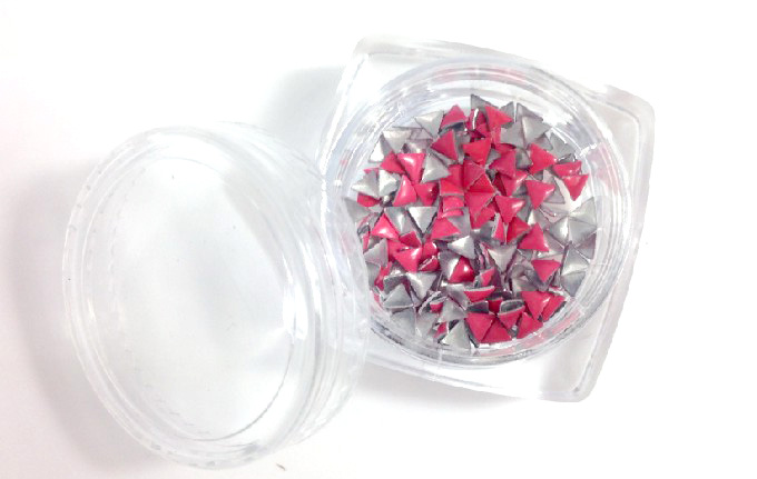 Háromszög alakú szegecs 50db 3-30-59