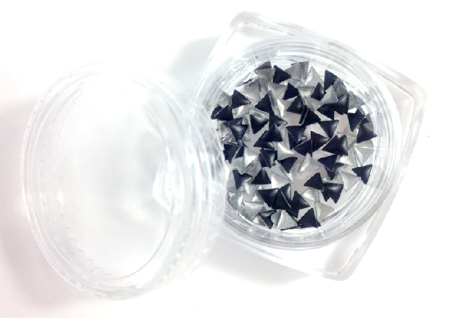 Háromszög alakú szegecs 50db 3-30-62